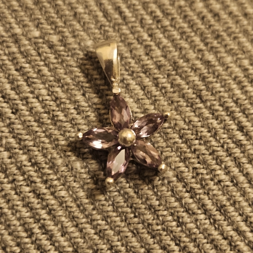 Silver flower pendant